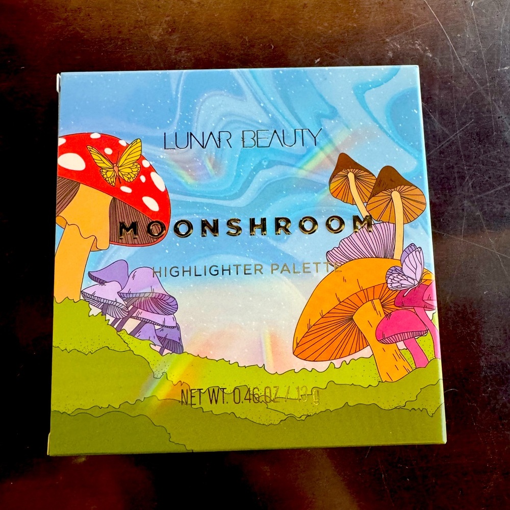Lunar Beauty Moonshroom Highlighter Palette